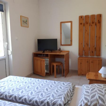 Borkuti Panzio Es Apartman Balatonszárszó Exteriör bild