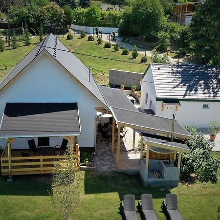 Borkuti Panzio Es Apartman Balatonszárszó Exteriör bild