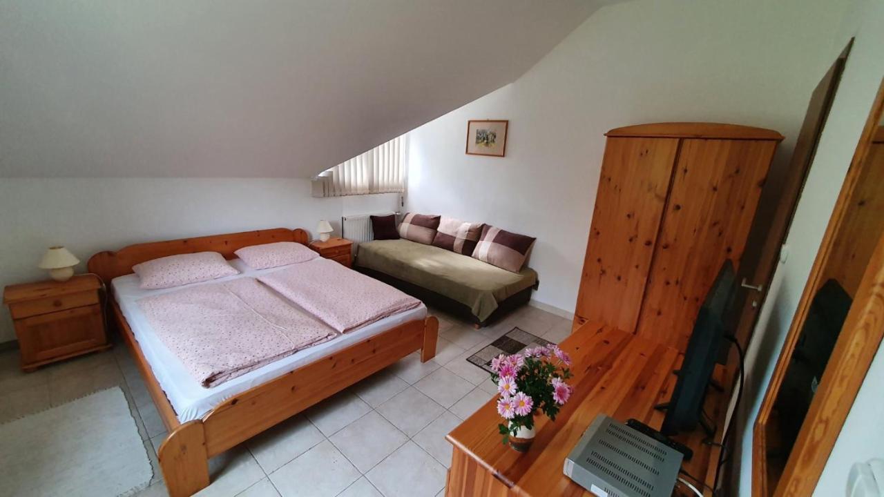 Borkuti Panzio Es Apartman Balatonszárszó Exteriör bild