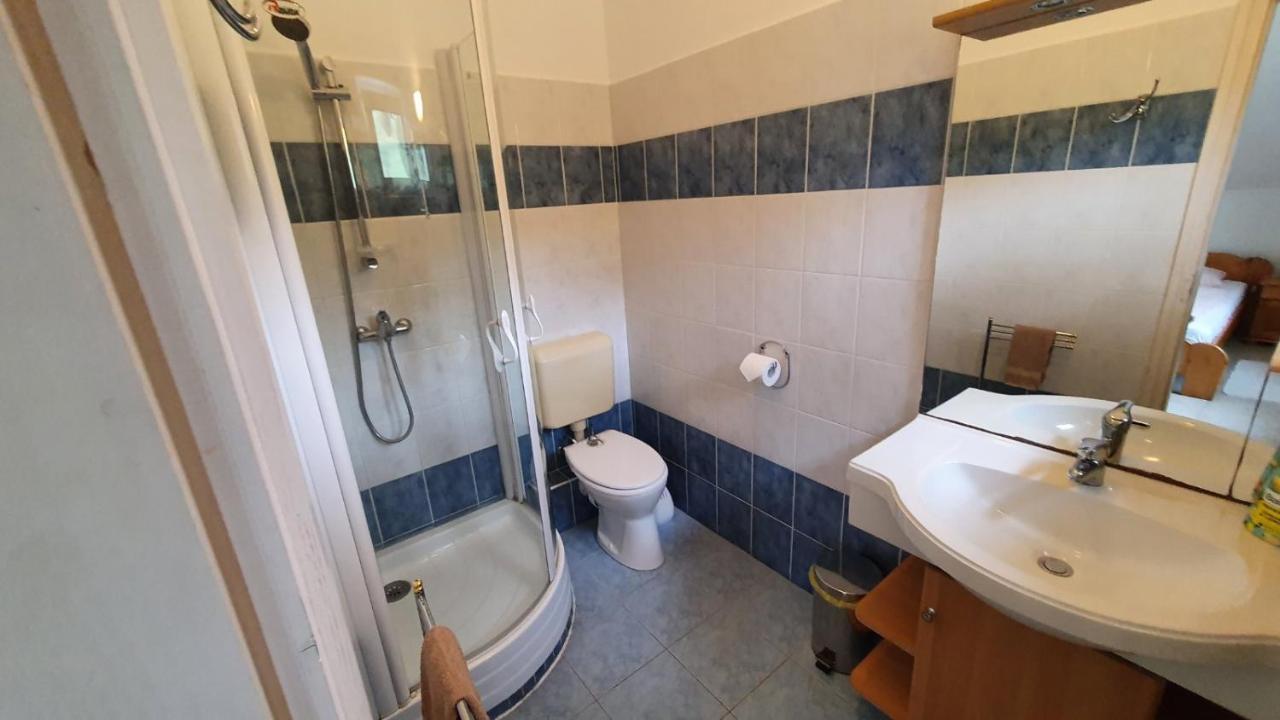 Borkuti Panzio Es Apartman Balatonszárszó Exteriör bild