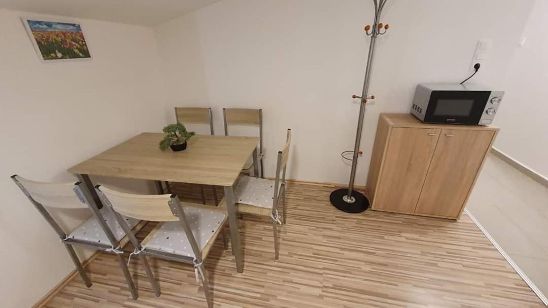 Borkuti Panzio Es Apartman Balatonszárszó Exteriör bild