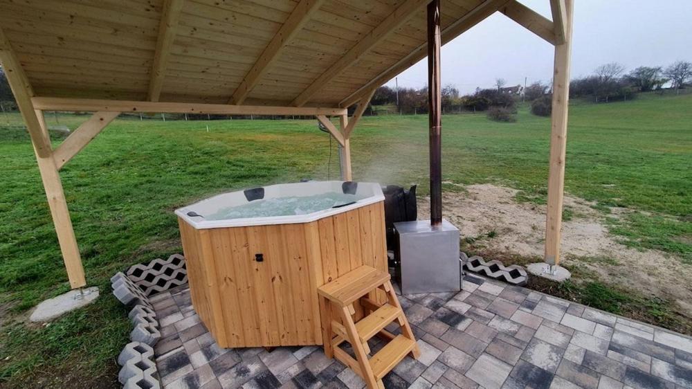 Borkuti Panzio Es Apartman Balatonszárszó Exteriör bild